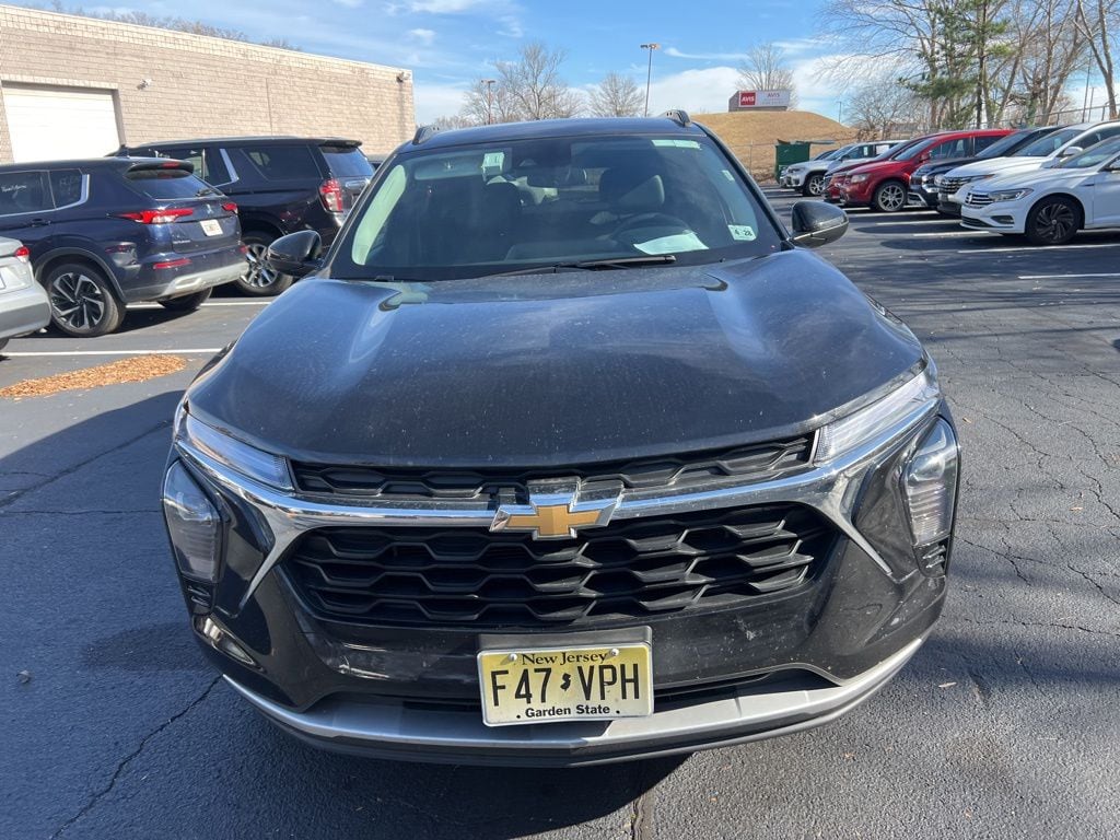 Thumbnail: 2025 Chevrolet Trax - 8