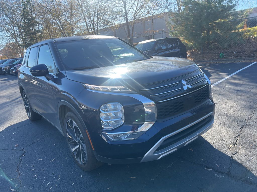 Thumbnail: 2024 Mitsubishi Outlander - 3