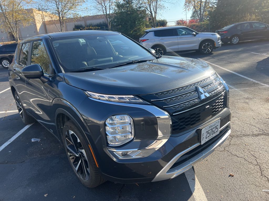 Thumbnail: 2024 Mitsubishi Outlander - 3