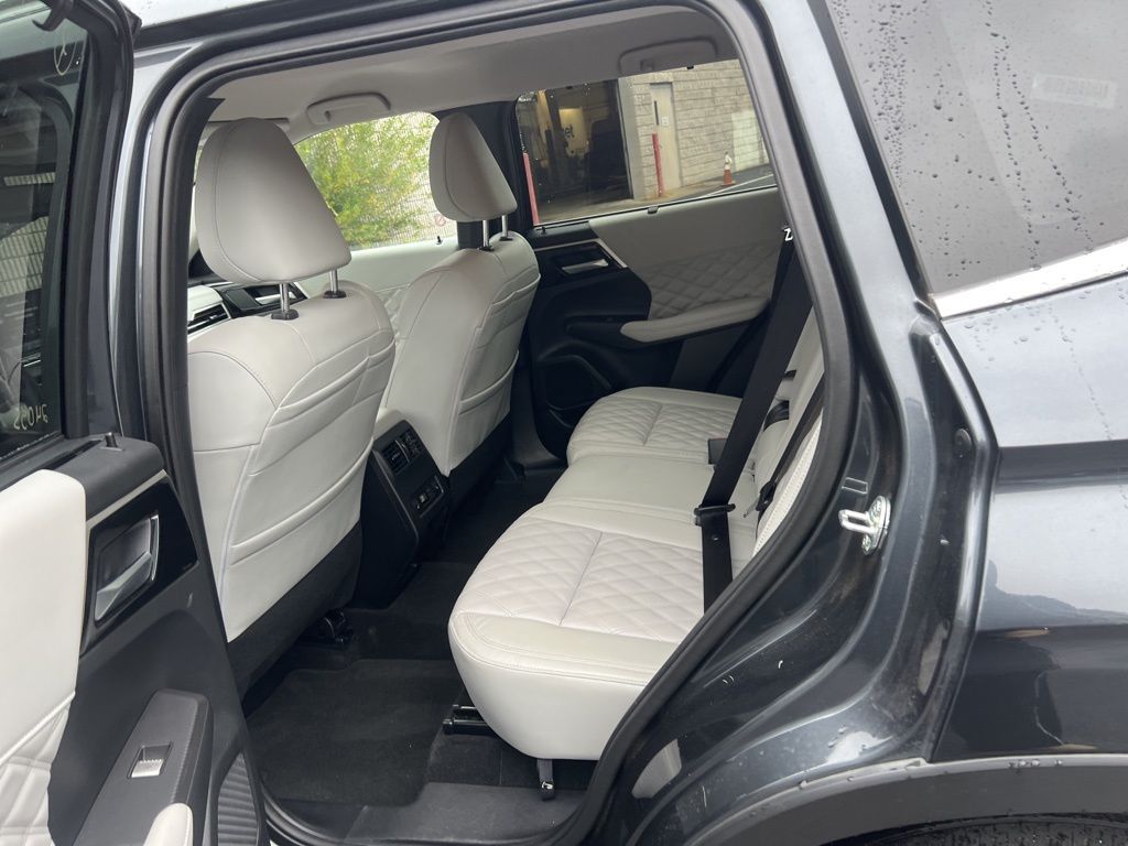 Thumbnail: 2024 Mitsubishi Outlander - 13