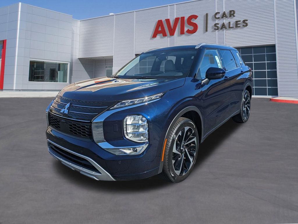 2024 Mitsubishi Outlander SEL's photo