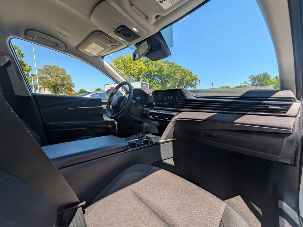 Thumbnail: 2025 Toyota Camry - 31