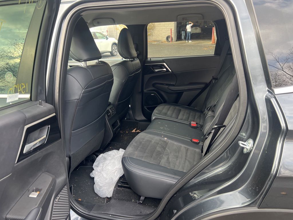 Thumbnail: 2025 Mitsubishi Outlander - 7