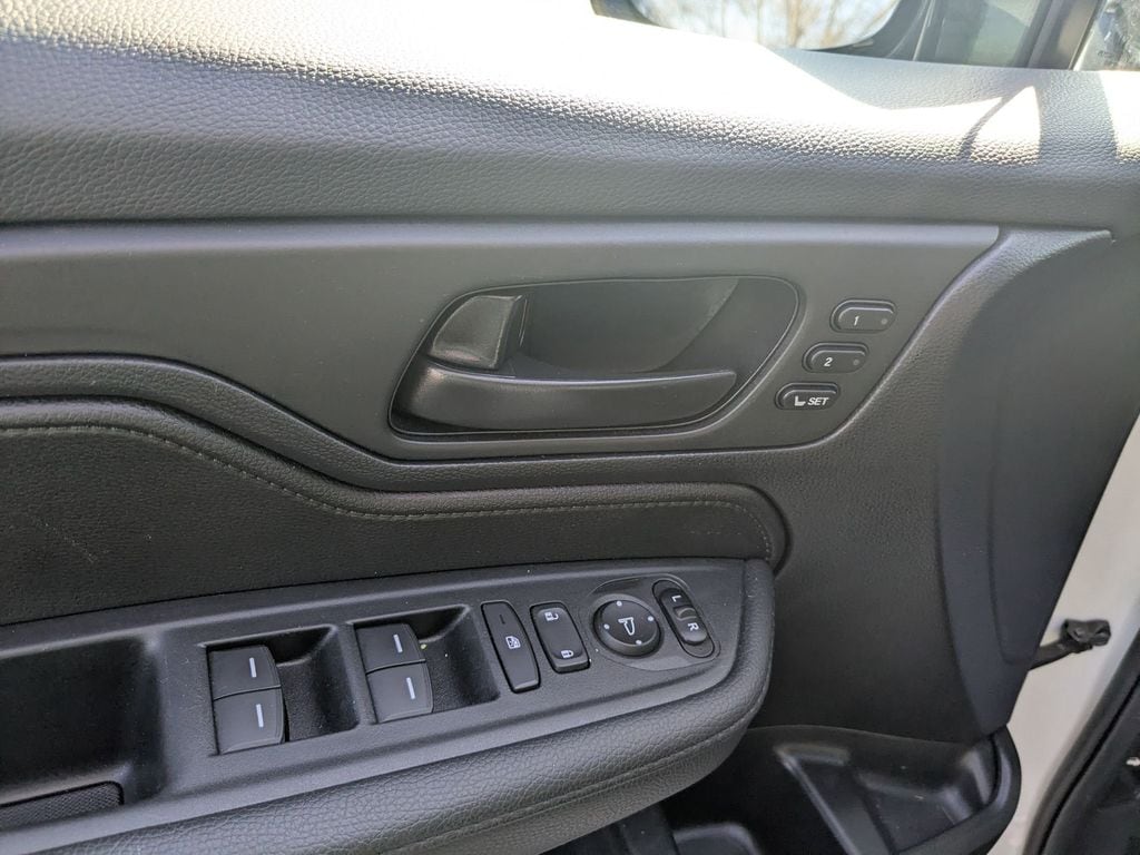 Thumbnail: 2025 Honda Odyssey - 23