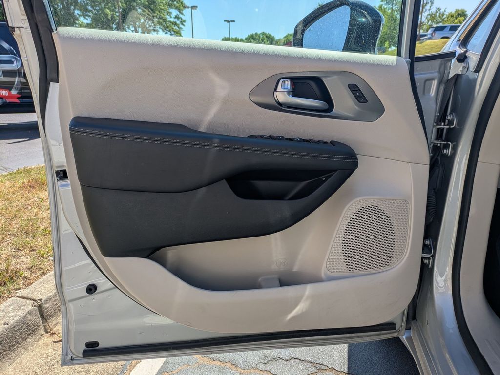 Thumbnail: 2024 Chrysler Pacifica - 11
