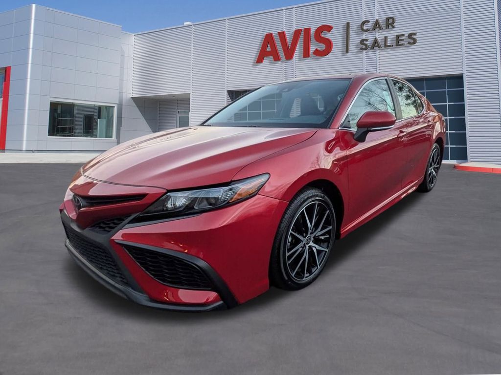 2024 Toyota Camry SE's photo