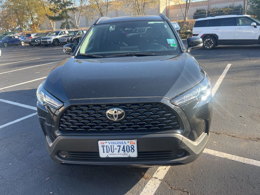 2025 Toyota Corolla Cross LE photo 2