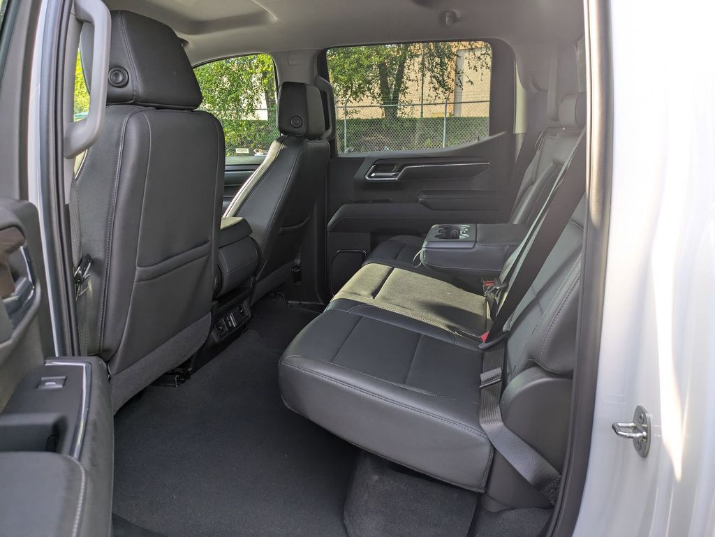 2024 GMC Sierra 1500 SLT 25