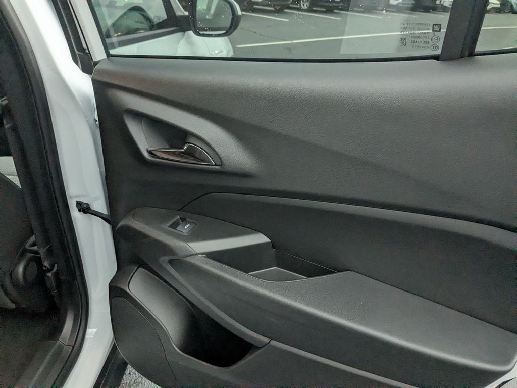 Thumbnail: 2025 Chevrolet Trax - 28