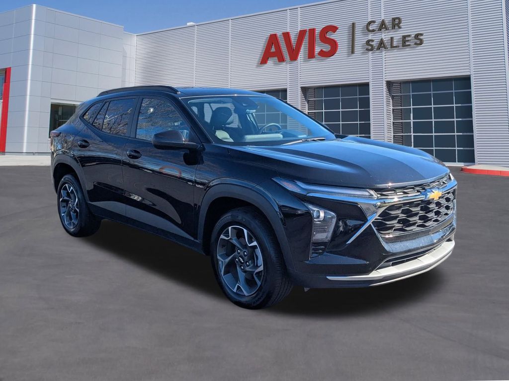 Thumbnail: 2024 Chevrolet Trax - 3