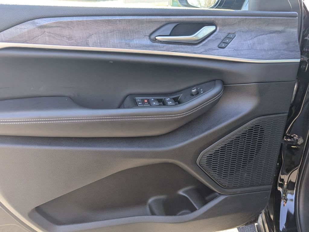 Thumbnail: 2024 Jeep Grand Cherokee L - 11