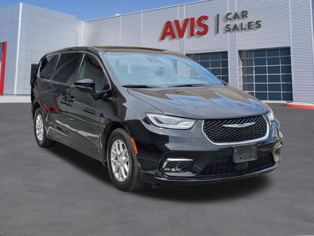 Thumbnail: 2025 Chrysler Pacifica - 3