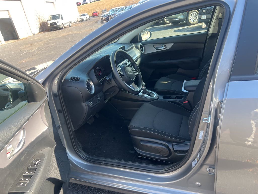 Thumbnail: 2024 Kia Forte - 10