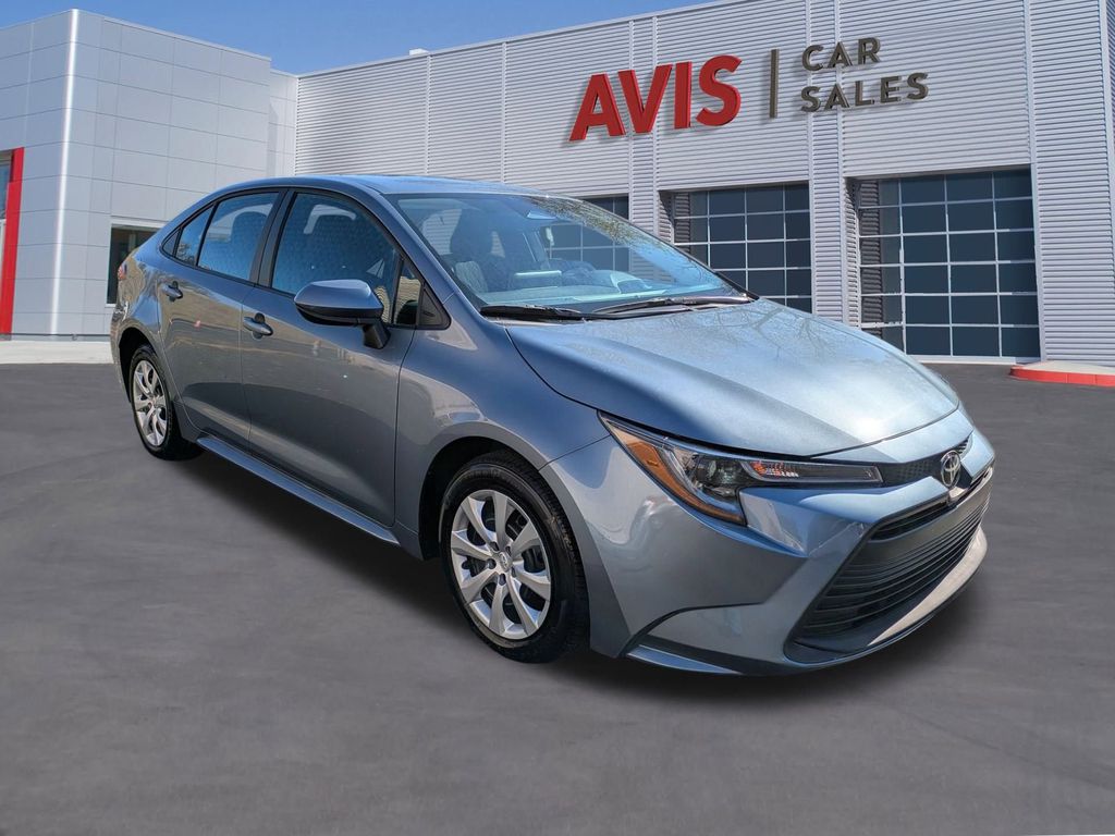 2025 Toyota Corolla LE photo 3