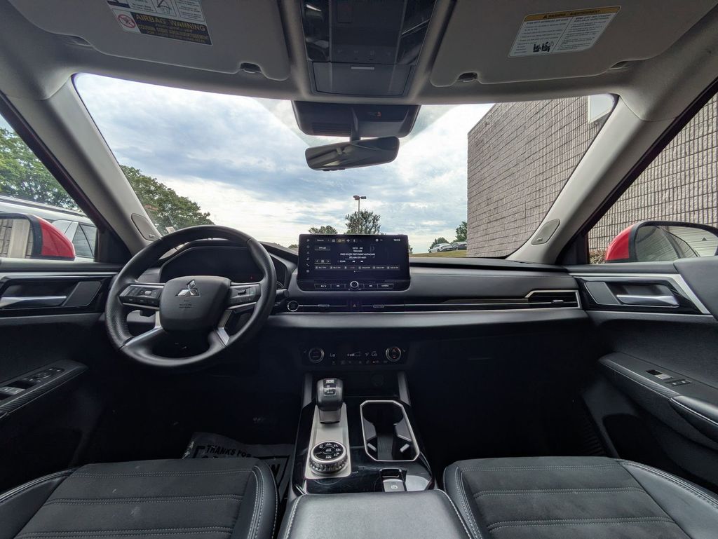 Thumbnail: 2025 Mitsubishi Outlander - 26