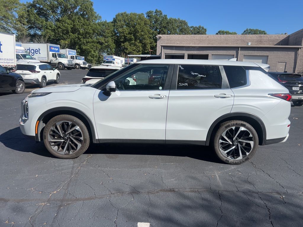 Thumbnail: 2024 Mitsubishi Outlander - 6