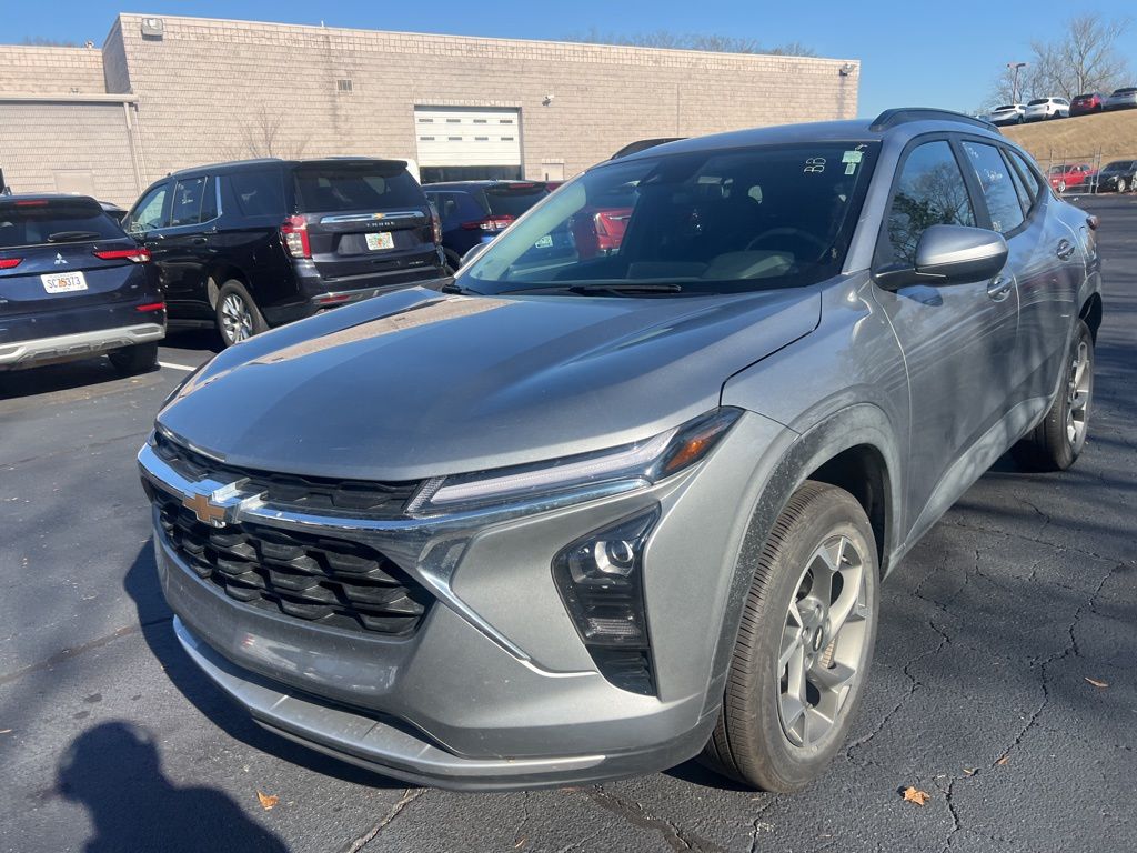 2025 Chevrolet Trax LT's photo