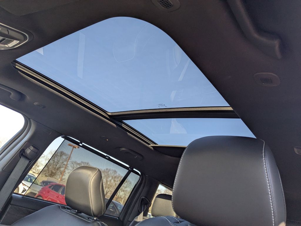 Thumbnail: 2024 Jeep Grand Cherokee L - 23