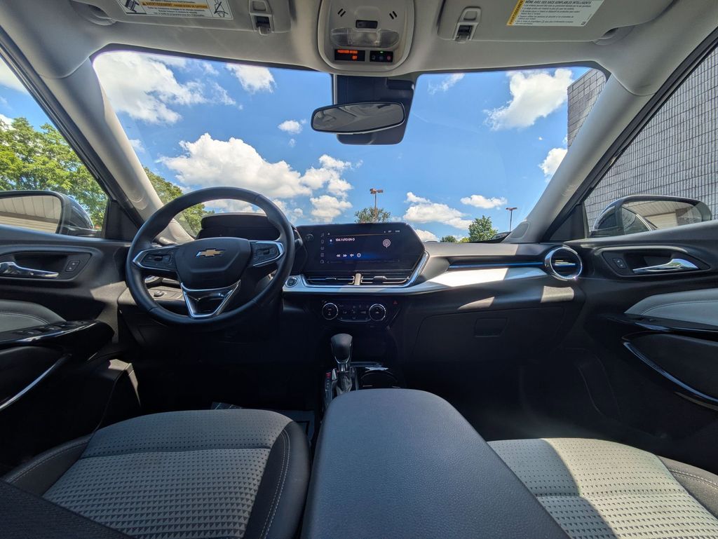 Thumbnail: 2025 Chevrolet Trax - 24