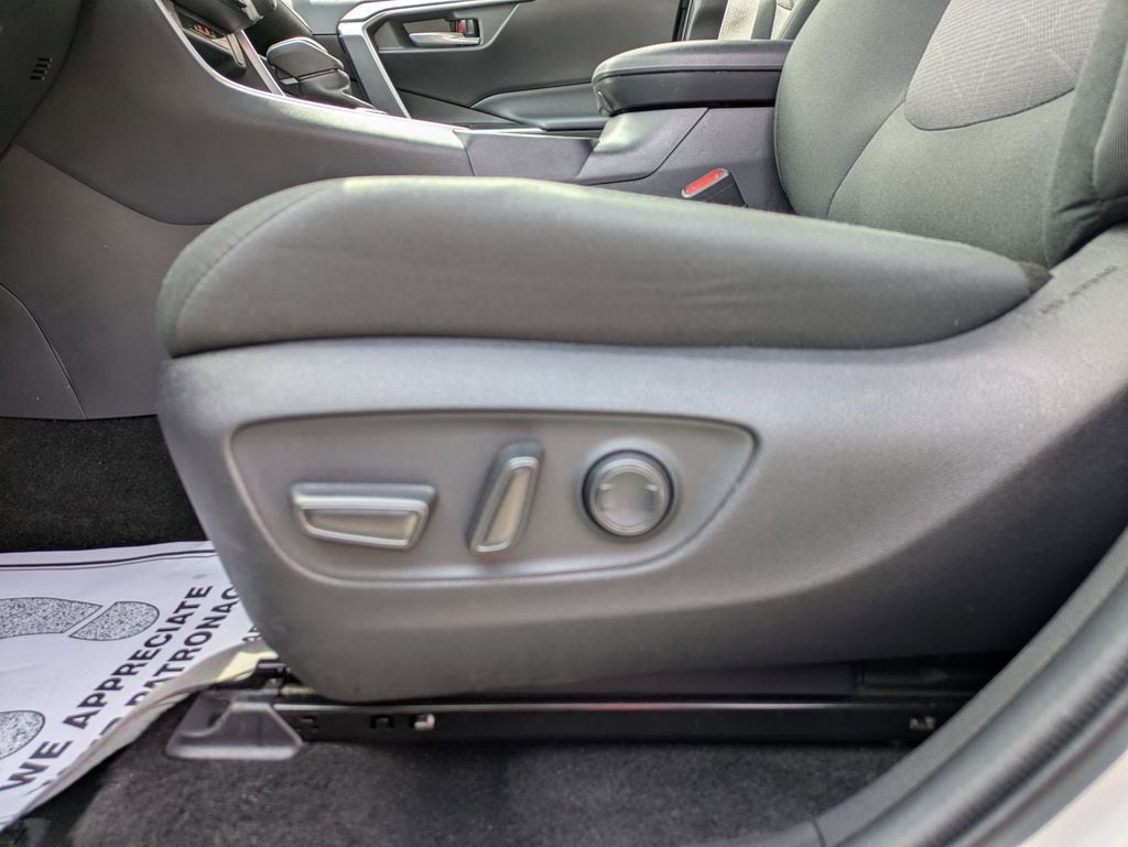 Thumbnail: 2025 Toyota RAV4 - 14