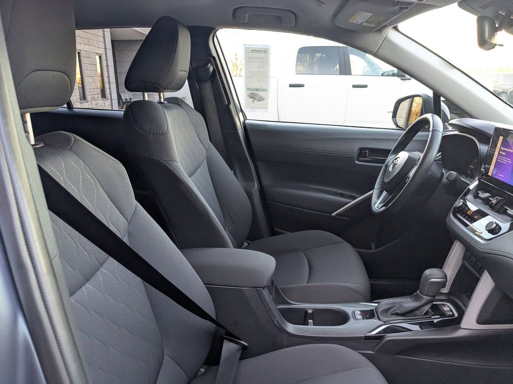 Thumbnail: 2025 Toyota Corolla Cross - 31