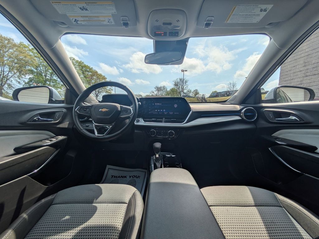 Thumbnail: 2025 Chevrolet Trax - 24