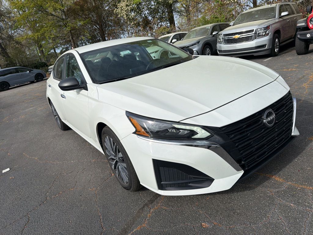 Thumbnail: 2025 Nissan Altima - 3