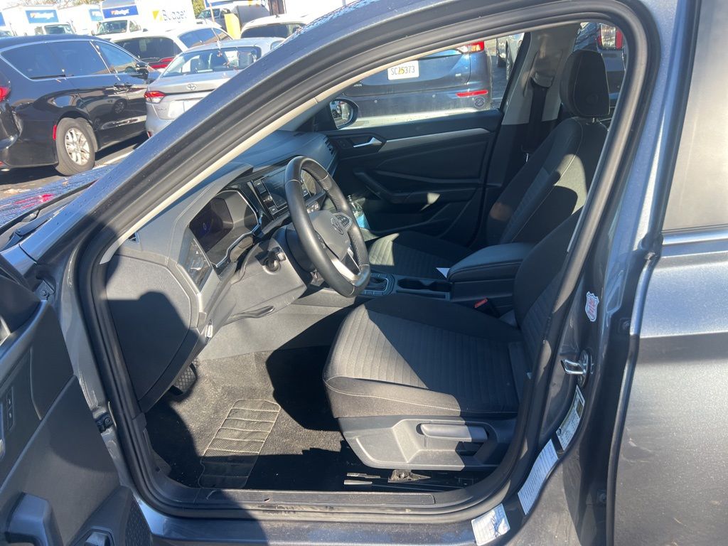 Thumbnail: 2024 Volkswagen Jetta - 4