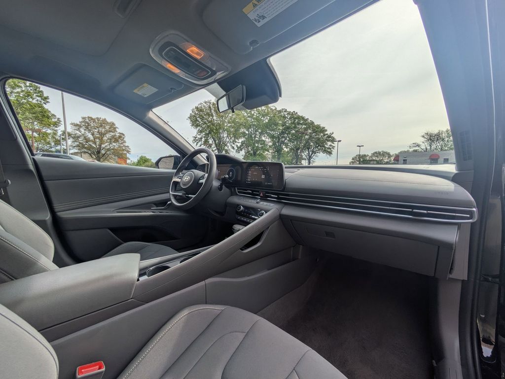 Thumbnail: 2025 Hyundai Elantra - 31