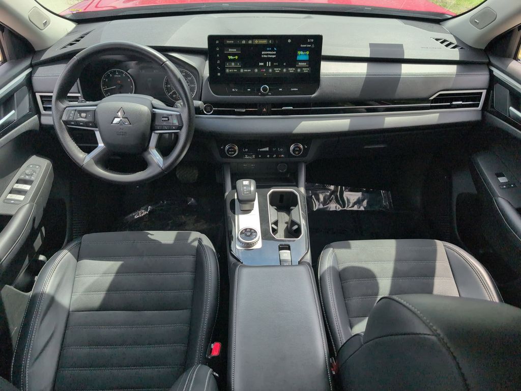 Thumbnail: 2025 Mitsubishi Outlander - 26