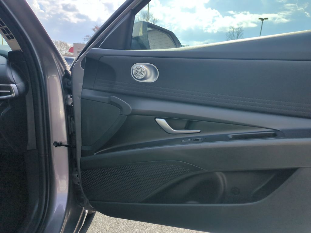 Thumbnail: 2024 Hyundai Elantra - 33