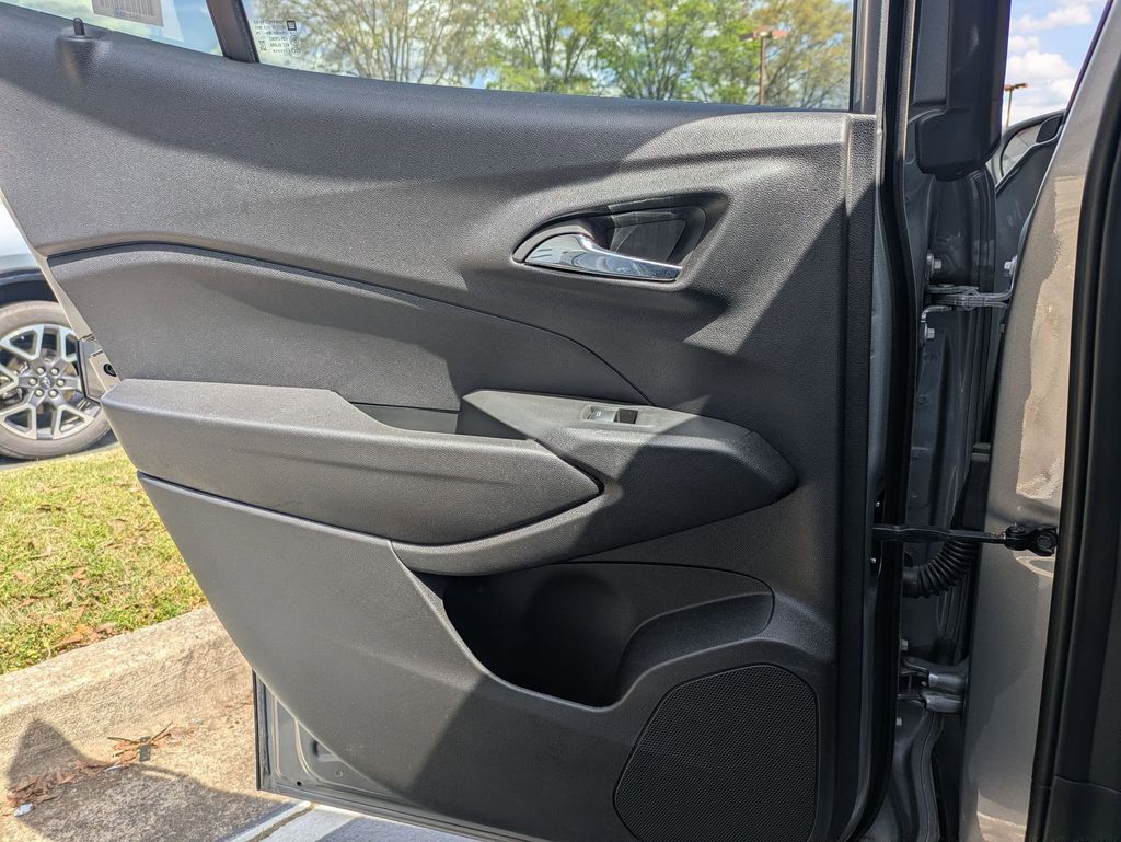 Thumbnail: 2025 Chevrolet Trax - 25