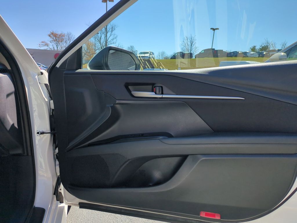 Thumbnail: 2025 Toyota Camry - 33