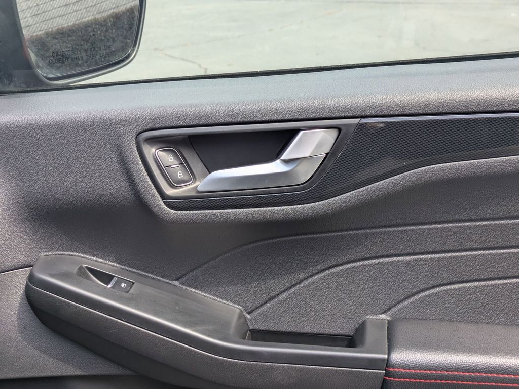 2025 Ford Escape ST-Line - Photo 33