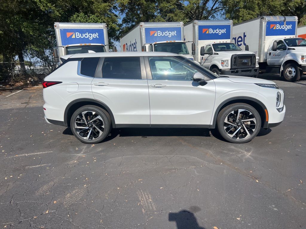 Thumbnail: 2024 Mitsubishi Outlander - 7