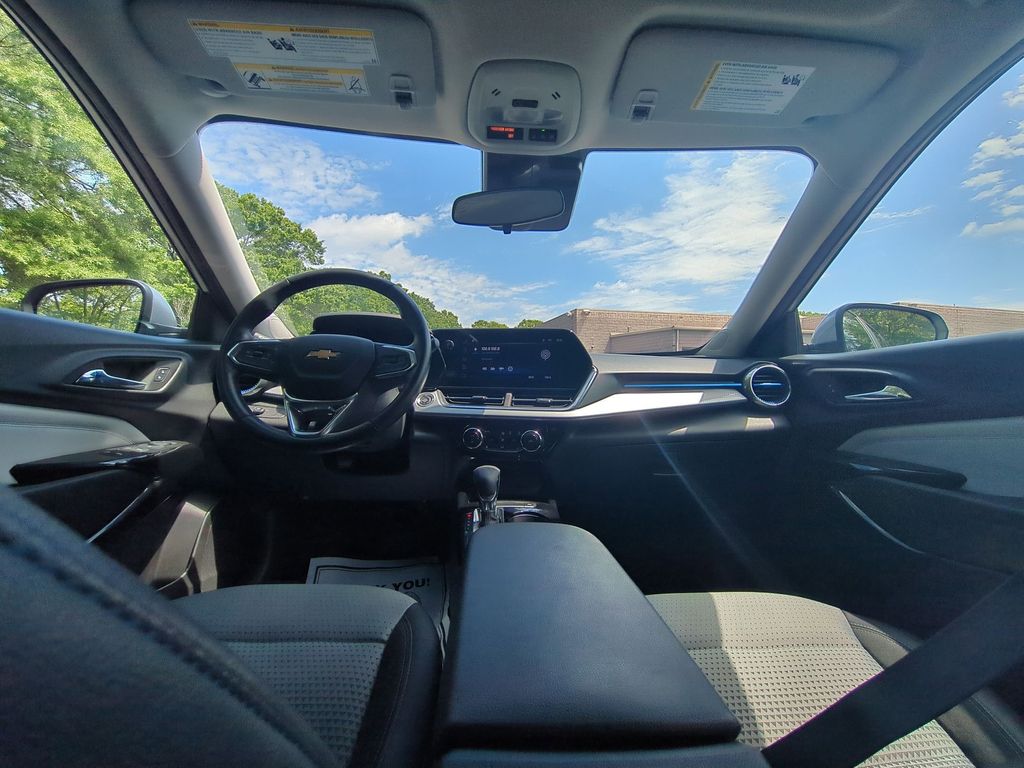 Thumbnail: 2025 Chevrolet Trax - 25