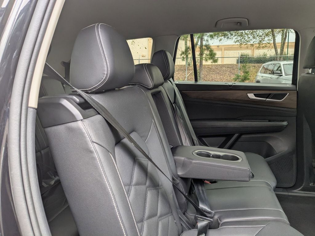 Thumbnail: 2025 Volkswagen Atlas - 27