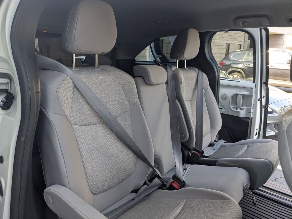 Thumbnail: 2025 Toyota Sienna - 28