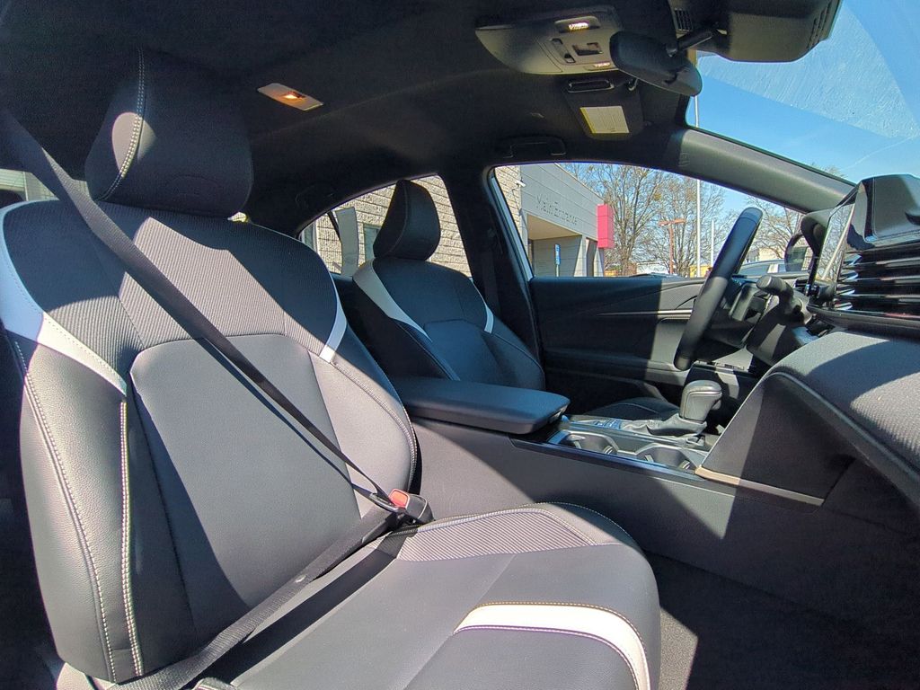 Thumbnail: 2025 Toyota Camry - 31