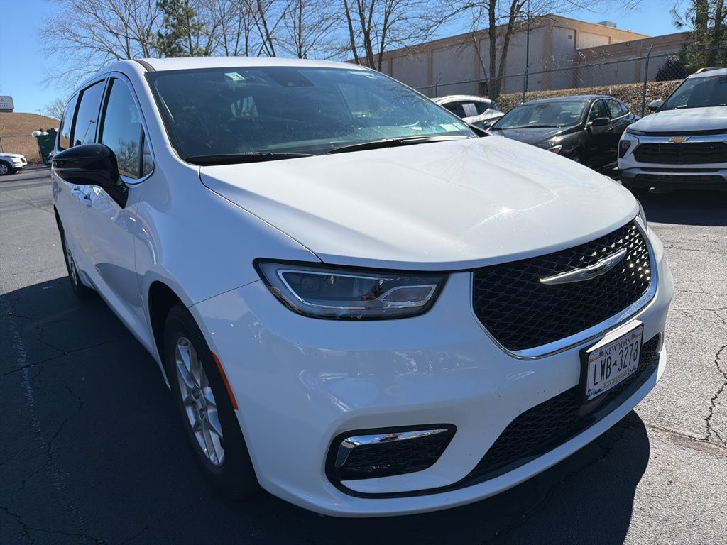 Thumbnail: 2025 Chrysler Pacifica - 3