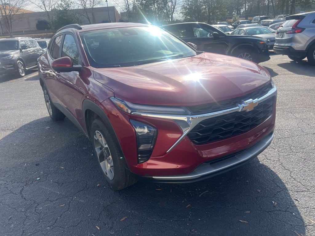 Thumbnail: 2025 Chevrolet Trax - 3