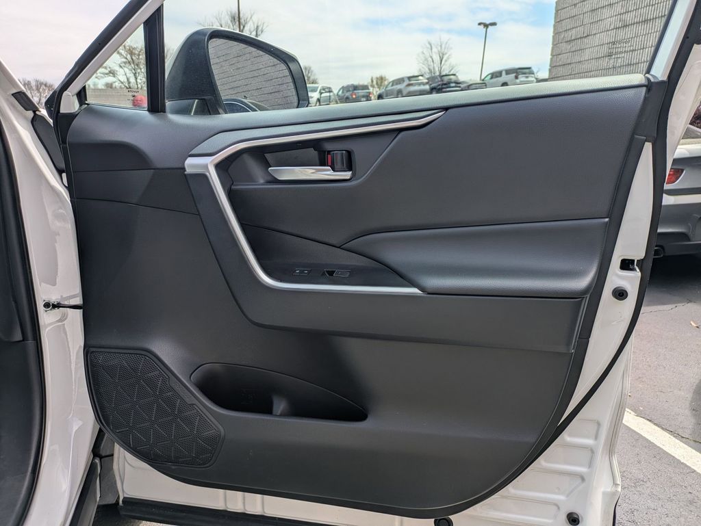 Thumbnail: 2025 Toyota RAV4 - 34