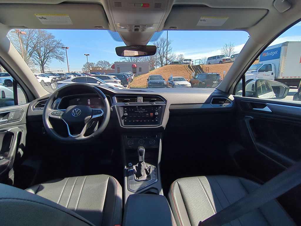 Thumbnail: 2024 Volkswagen Tiguan - 25