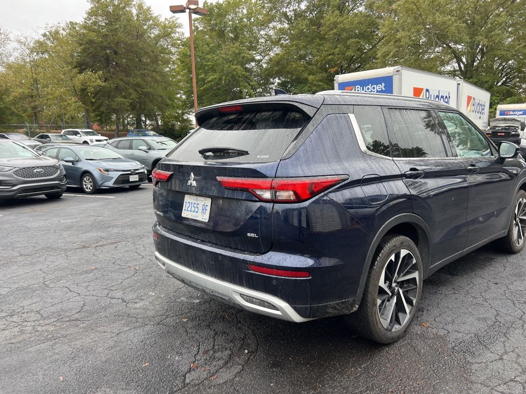 Thumbnail: 2024 Mitsubishi Outlander - 11