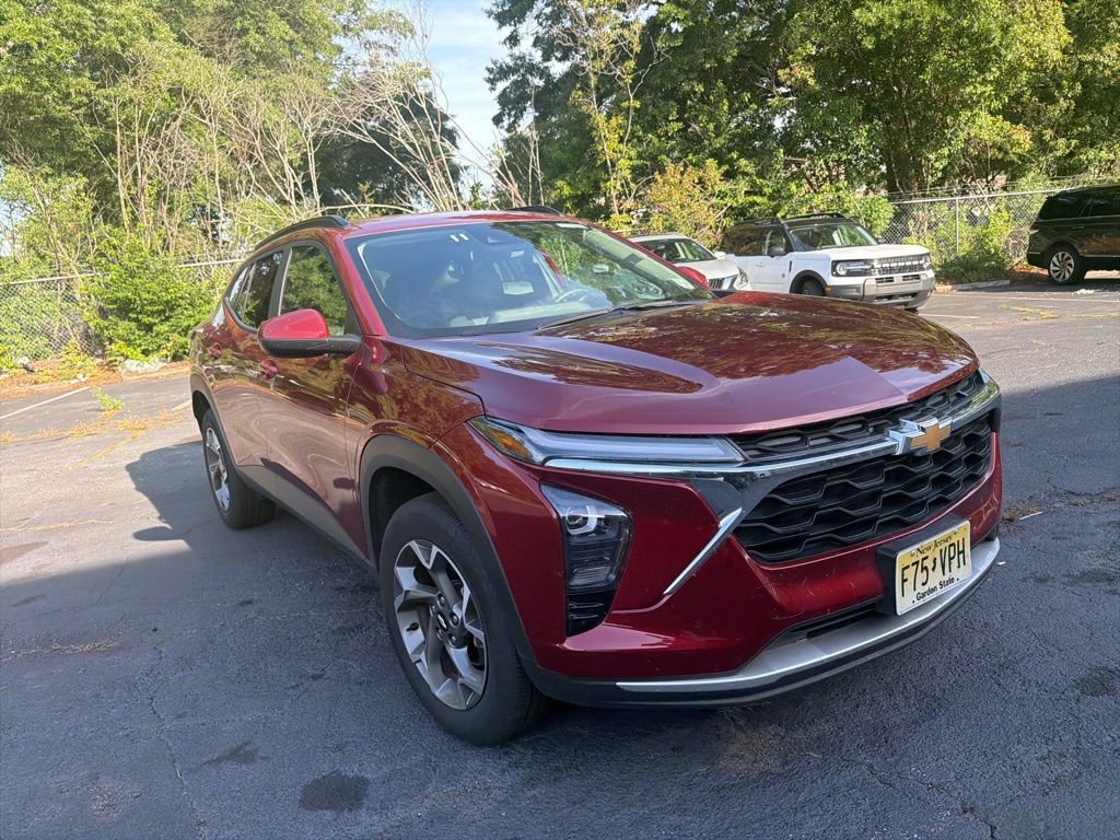 Thumbnail: 2025 Chevrolet Trax - 5