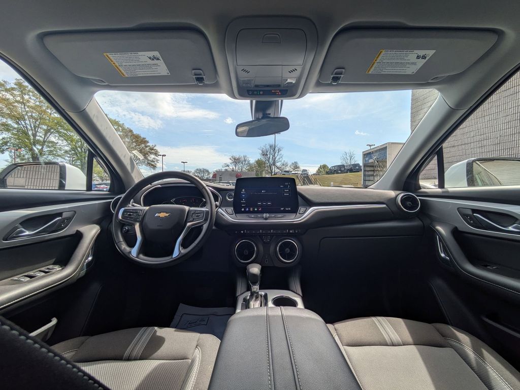 Thumbnail: 2025 Chevrolet Blazer - 24