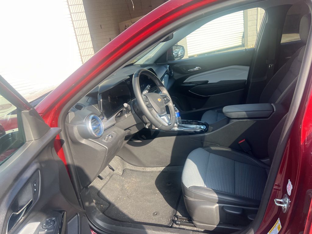 Thumbnail: 2025 Chevrolet Trax - 10