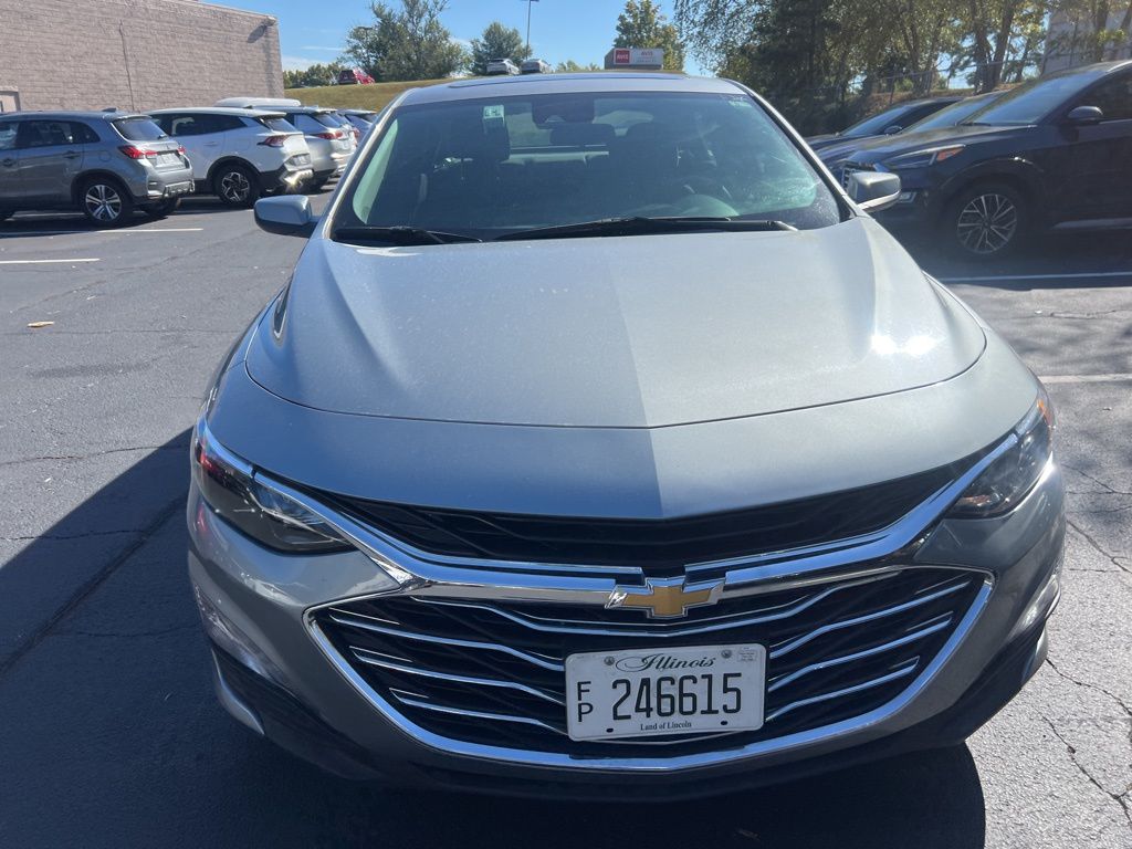 2024 Chevrolet Malibu 1LT photo 2