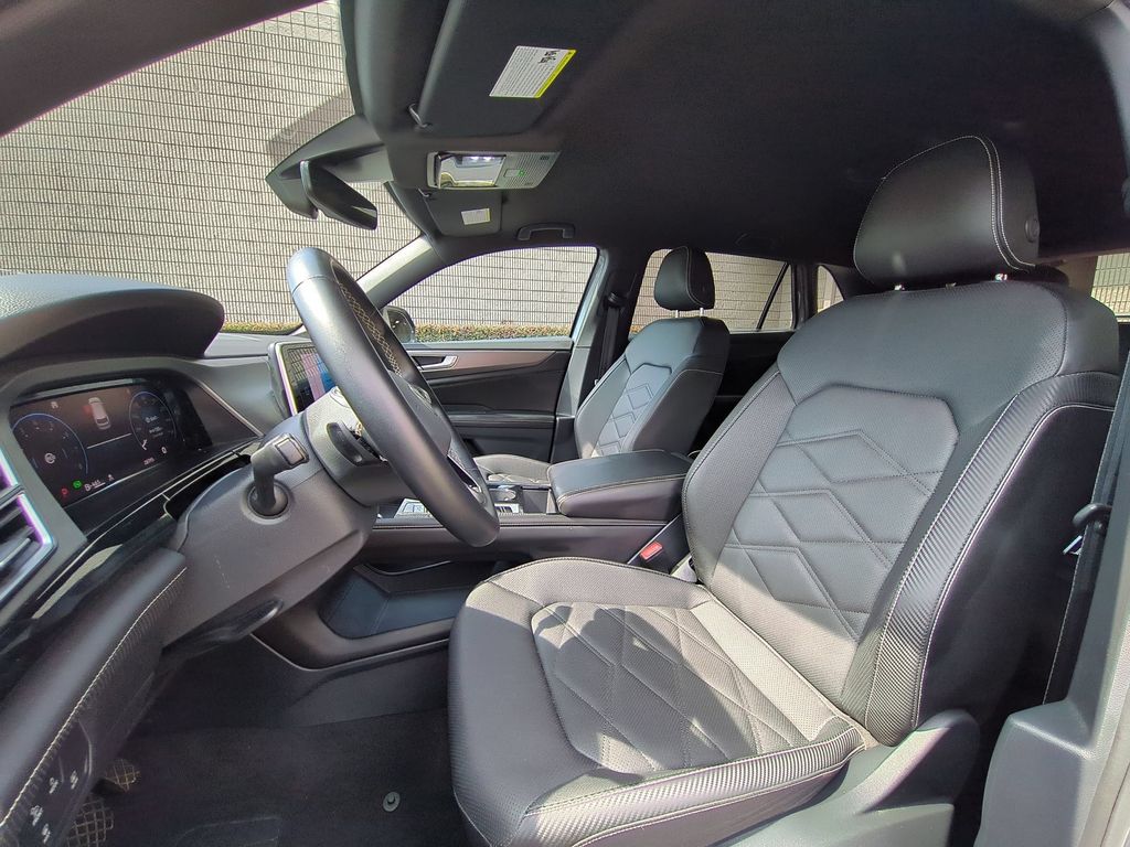 2025 Volkswagen Atlas Cross Sport SE w/Tech - Photo 21