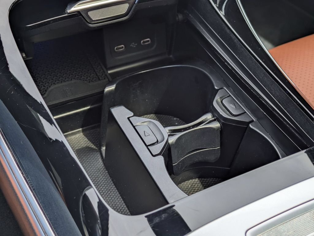 Thumbnail: 2025 Mercedes-Benz C-Class - 18